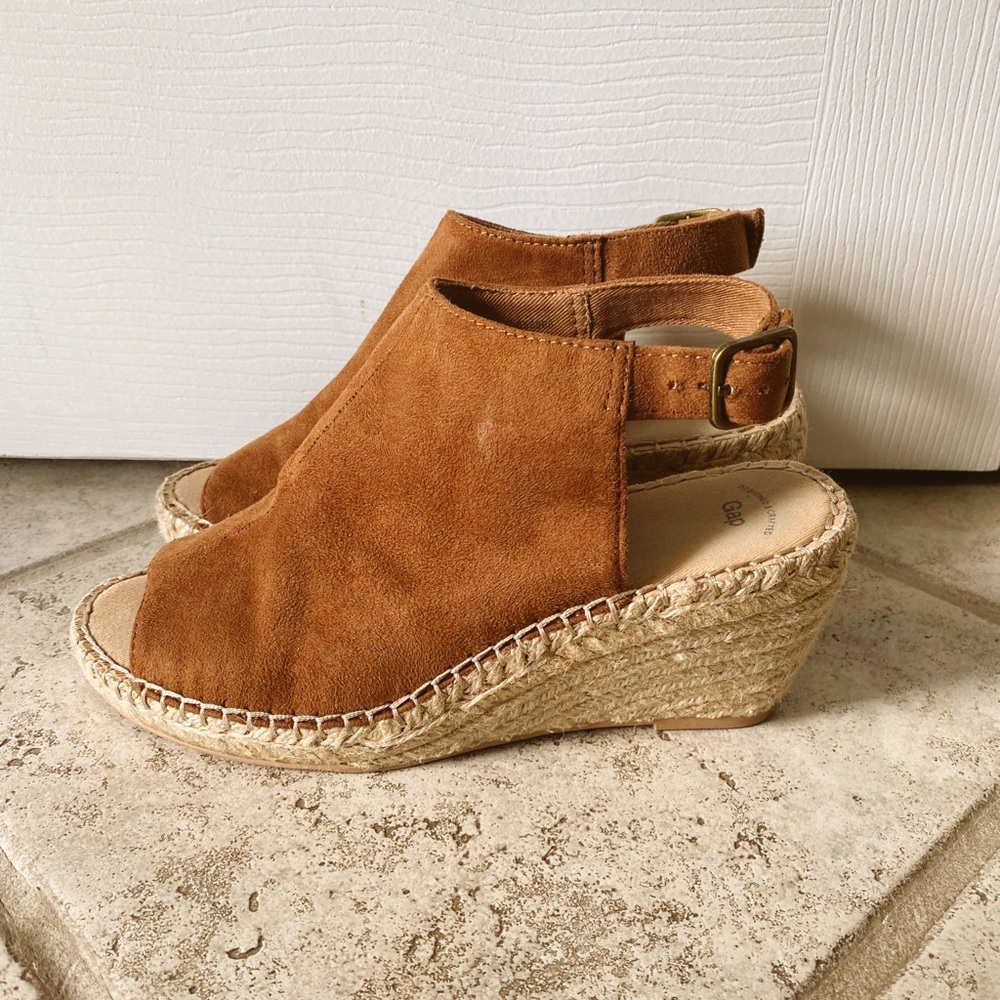 Size 7 Gap Camel Espadrilles